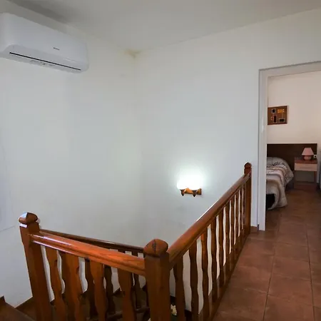 Isabel *